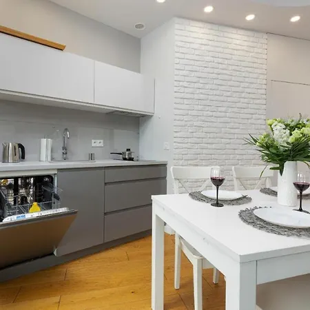Apartament Modern With Pool Near Golden Terraces Warszawa