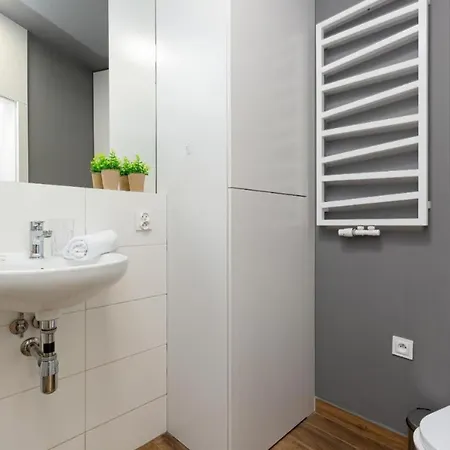 Modern With Pool Near Golden Terraces *